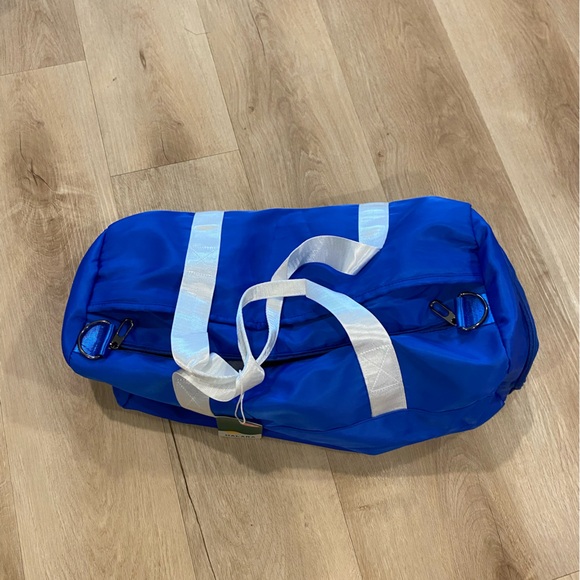 Halara Gym Duffle Bag Blue NWT - Picture 1 of 10